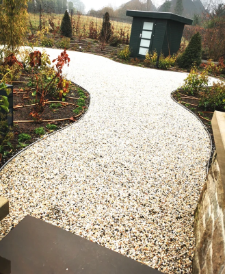 Terrassenfläche aus Perlkies